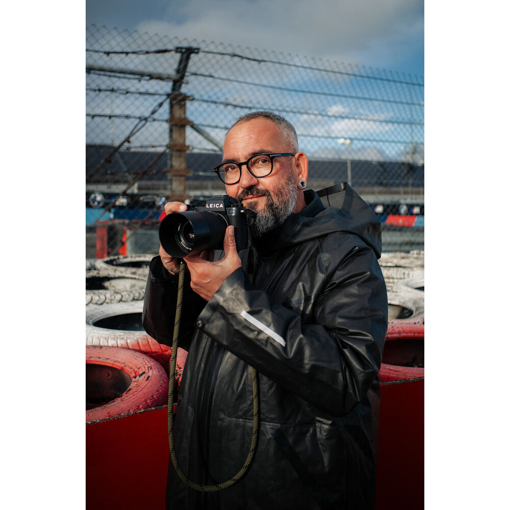 1026490_E.jpg - Leica SL3-P Mirrorless Camera with 28-70mm Lens - Image 5