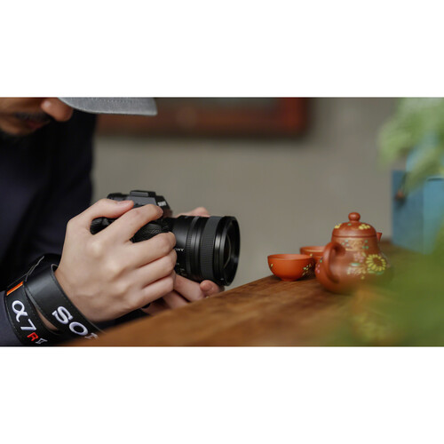 1024482_D.jpg - Sony FE 16mm f/1.8 G Lens - Image 4