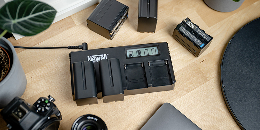 1021983_A.jpg - Newell DF-4CH four-channel charger for NP-F batteries 770 960 970 - Image 1