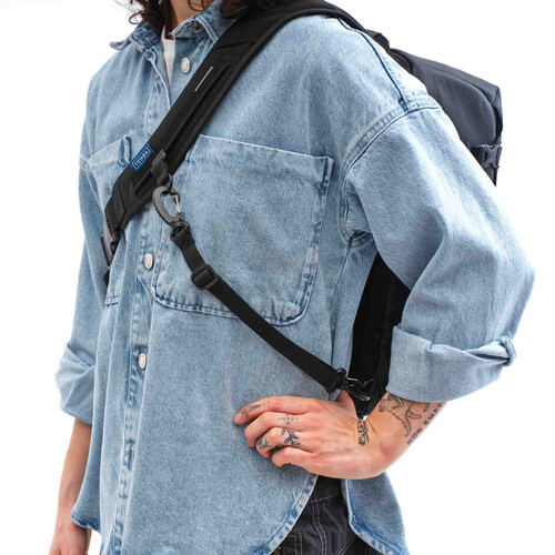 1023403_D.jpg - Tenba Solstice V2 Sling Bag (Black, 12L) - Image 4