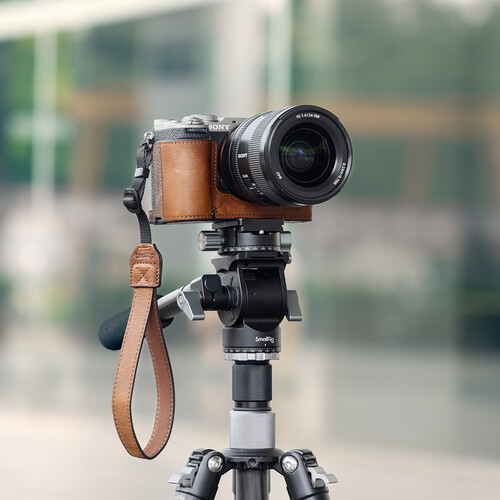 1024403_C.jpg - SmallRig Leather Half Case with Strap for Sony a7C II / a7CR (Brown) 5015 - Image 3