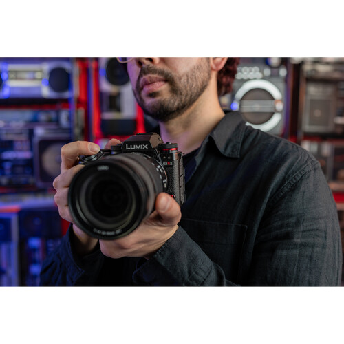 1024473_C.jpg - Panasonic S1R II with 24-105mm Lens Kit - Image 3