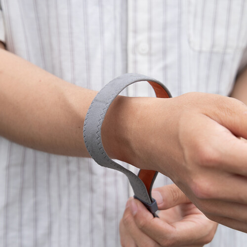 1025293_B.jpg - PGYTECH Camera Wrist Strap Air (Oak Grey) - Image 2