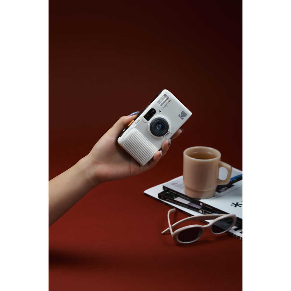 1026053_A.jpg - Kodak Snapic A1 35mm Film Camera (Ivory White) - Image 1
