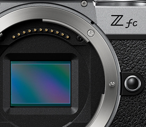 1020154_C.jpg - Nikon Z fc Crimson Red Nikkor Dx 16-50mm - Image 3