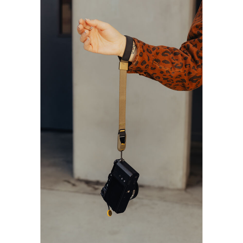 1026044_C.jpg - Peak Design Cuff Camera Wrist Strap (Kelp) - Image 3