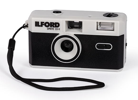 Ilford SPRITE 35-ii Reusable Camera - Black&Silver + XP2 24exp film C41