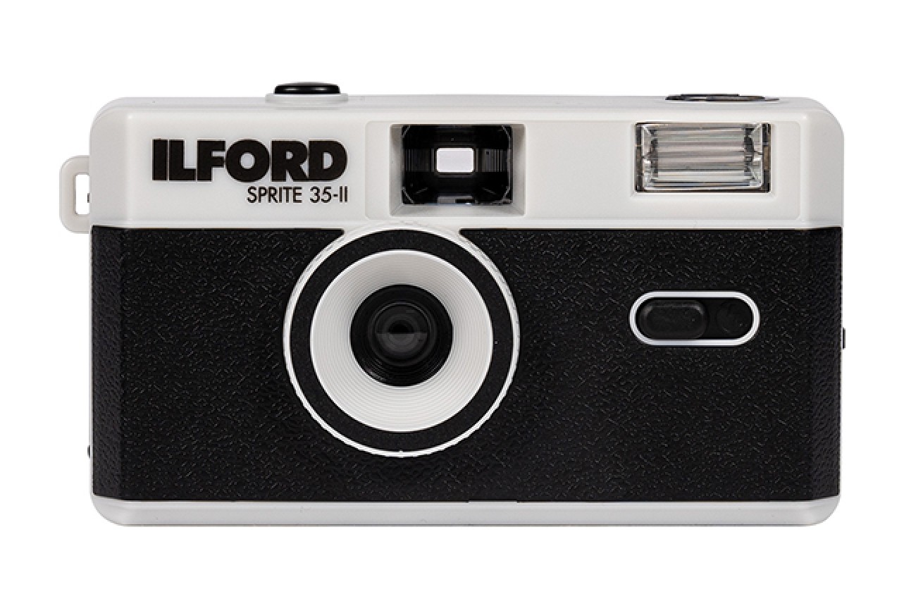 1017105_A.jpg-ilford-sprite-35-ii-reusable-camera-black-and-silver-xp2-24exp-film-c41