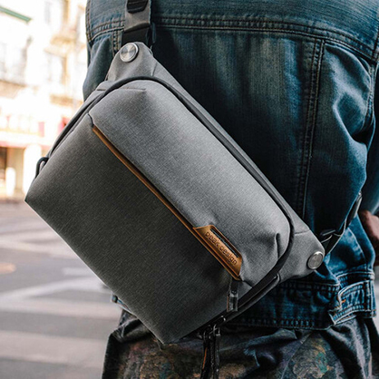 1020045_D.jpg - Peak Design Everyday Sling v2 (3L, Ash) - Image 4