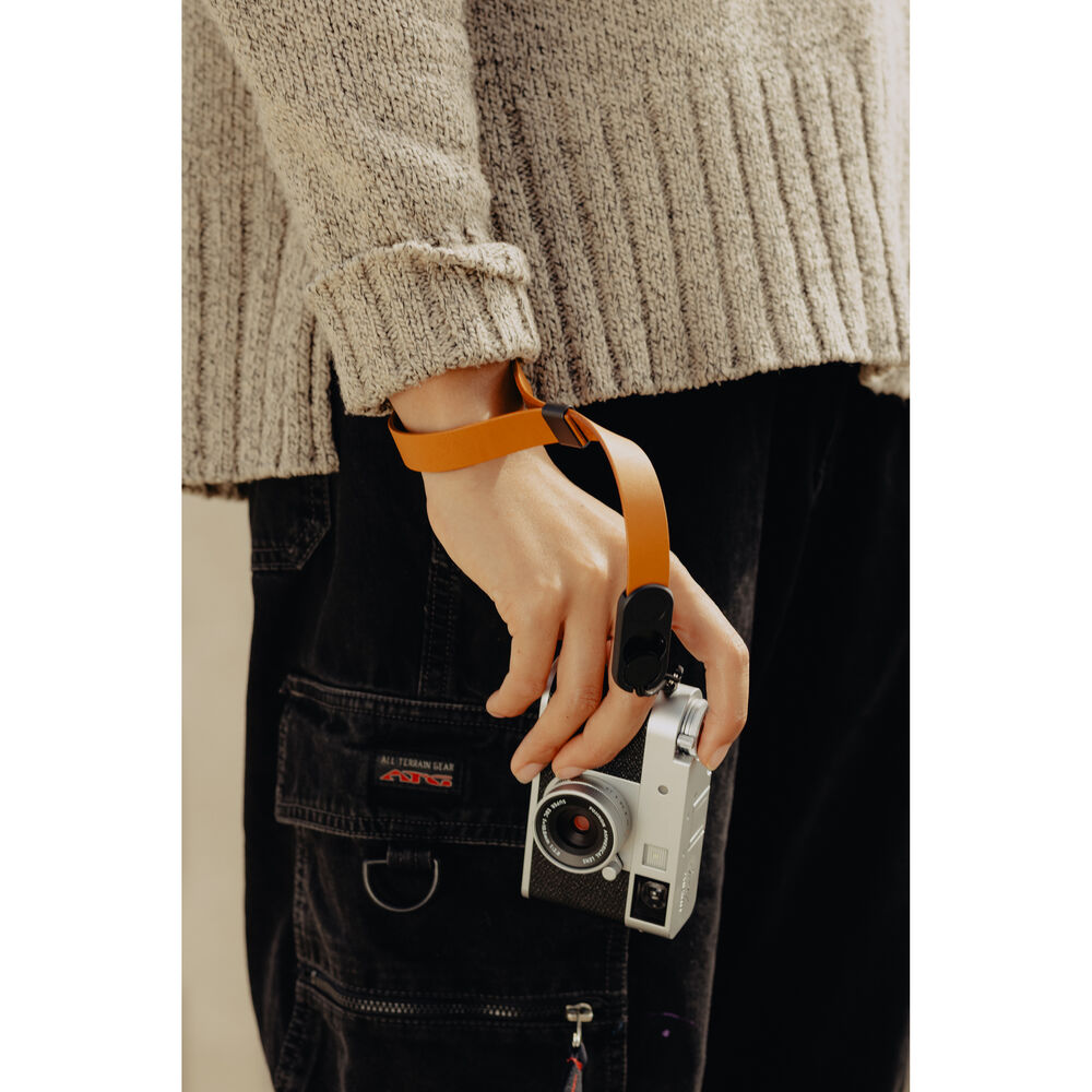 1026045_B.jpg - Peak Design Cuff Leather Camera Wrist Strap (Amber) - Image 2