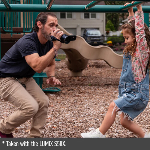 1024507_E.jpg - Panasonic HC-V900 HD Camcorder with 24x Zoom - Image 5