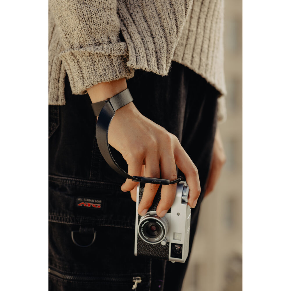 1026047_B.jpg - Peak Design Cuff Leather Camera Wrist Strap (Black) - Image 2