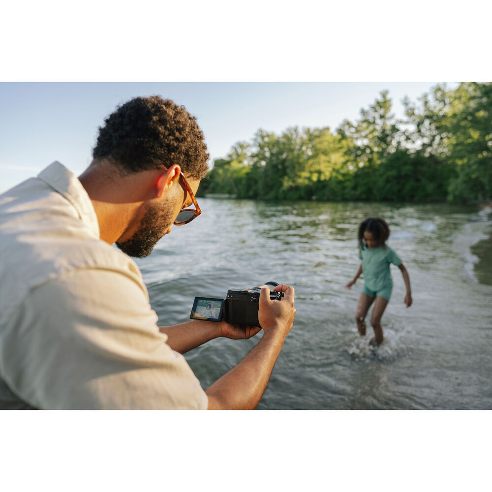 1026897_C.jpg - Nikon Z5IIC Mirrorless Camera with NIKKOR Z 24-200mm f/4-6.3 VR Lens Kit  Silver - Image 3