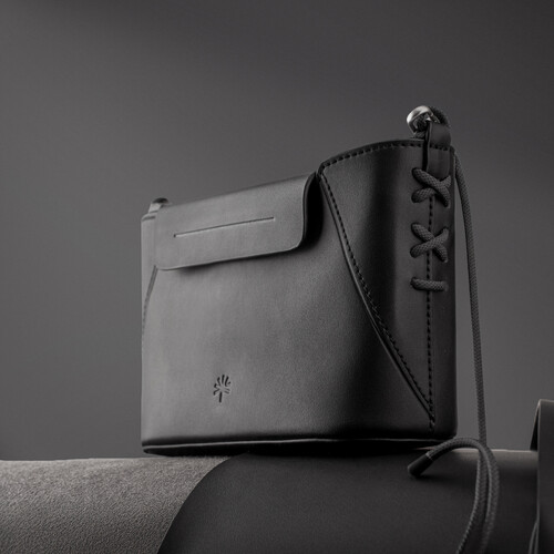 1026188_C.jpg - PGYTECH OneGo Classic Crossbody  Bag (Elegant Black) - Image 3
