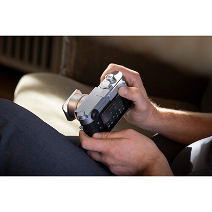 1019189_D.jpg - Leica M11 Camera (Silver) - Image 4