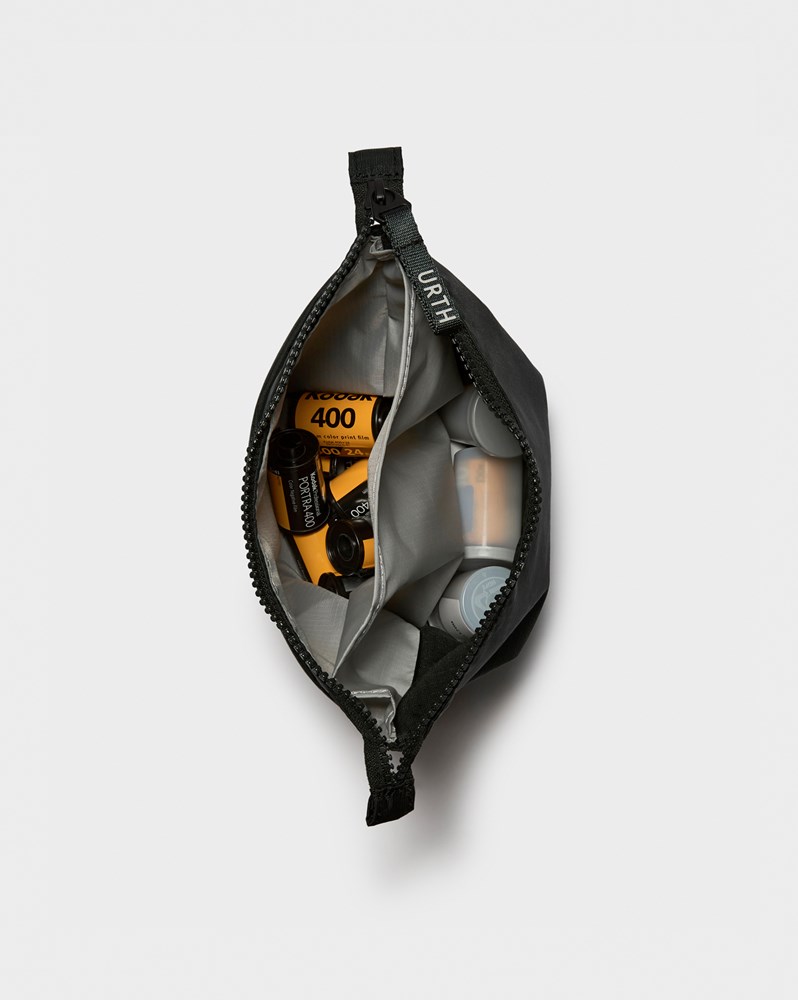 1025389_A.jpg - Urth Large Film Pouch - Image 1