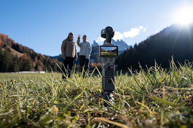1026269_C.jpg - DJI Osmo Pocket 4 Creator Combo - Image 3