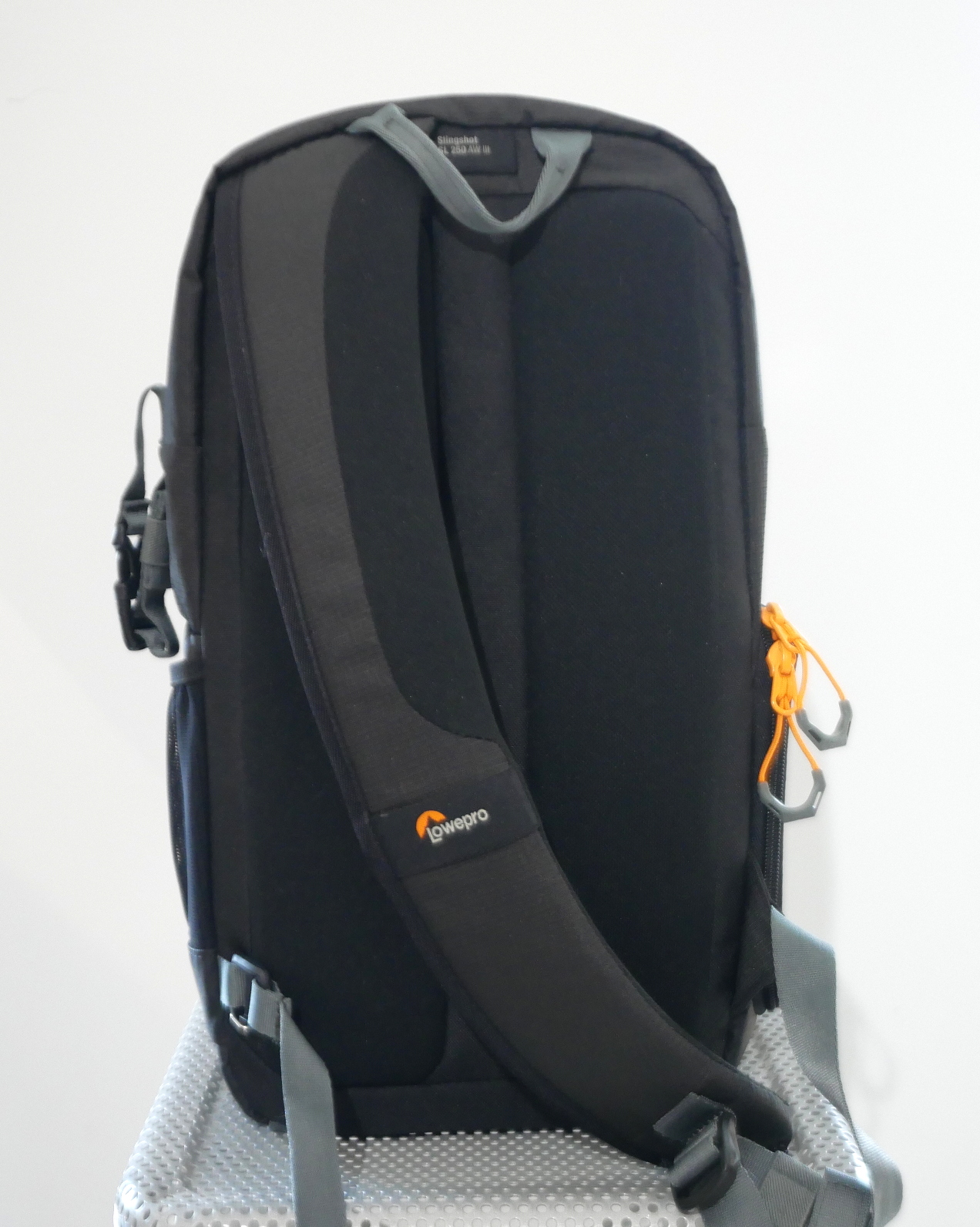 S-H-263R69_2.jpg - Lowepro Slingshot SL 250 AW III Sling - Image 3