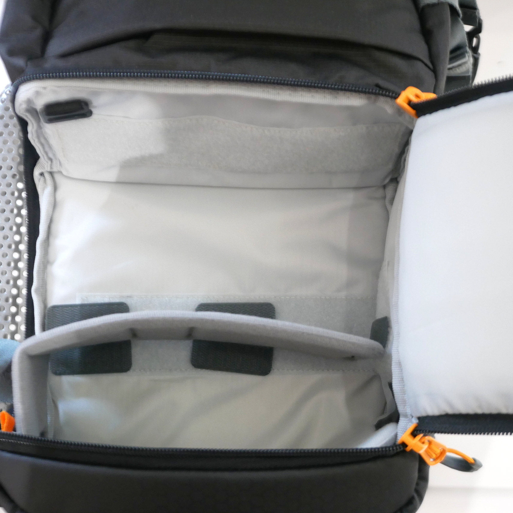 S-H-263R69_3.jpg - Lowepro Slingshot SL 250 AW III Sling - Image 2