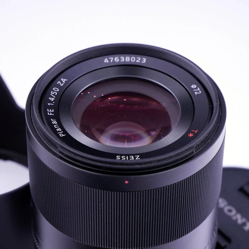 S-H-33E8VF_2.webp - Zeiss AF 50mm F/1.4 ZA Planar T* Lens in Sony FE Mount - Image 1