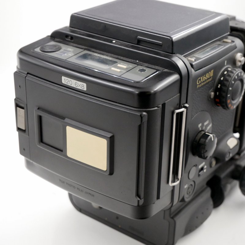 S-H-3EMS38_3.jpg - Fuji Professional GX680 III + 100mm F/4 + 300mm F/6.3 + Waistlevel + Prism + Magnifier + Remote  - Image 2