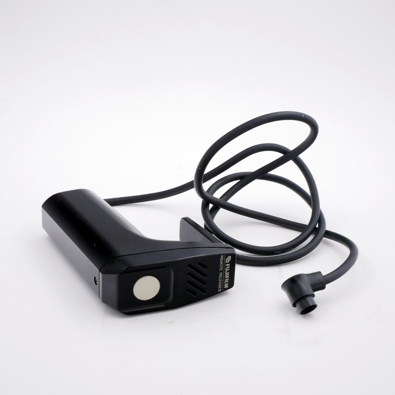 S-H-3EMS38_8.jpg - Fuji Professional GX680 III + 100mm F/4 + 300mm F/6.3 + Waistlevel + Prism + Magnifier + Remote  - Image 7