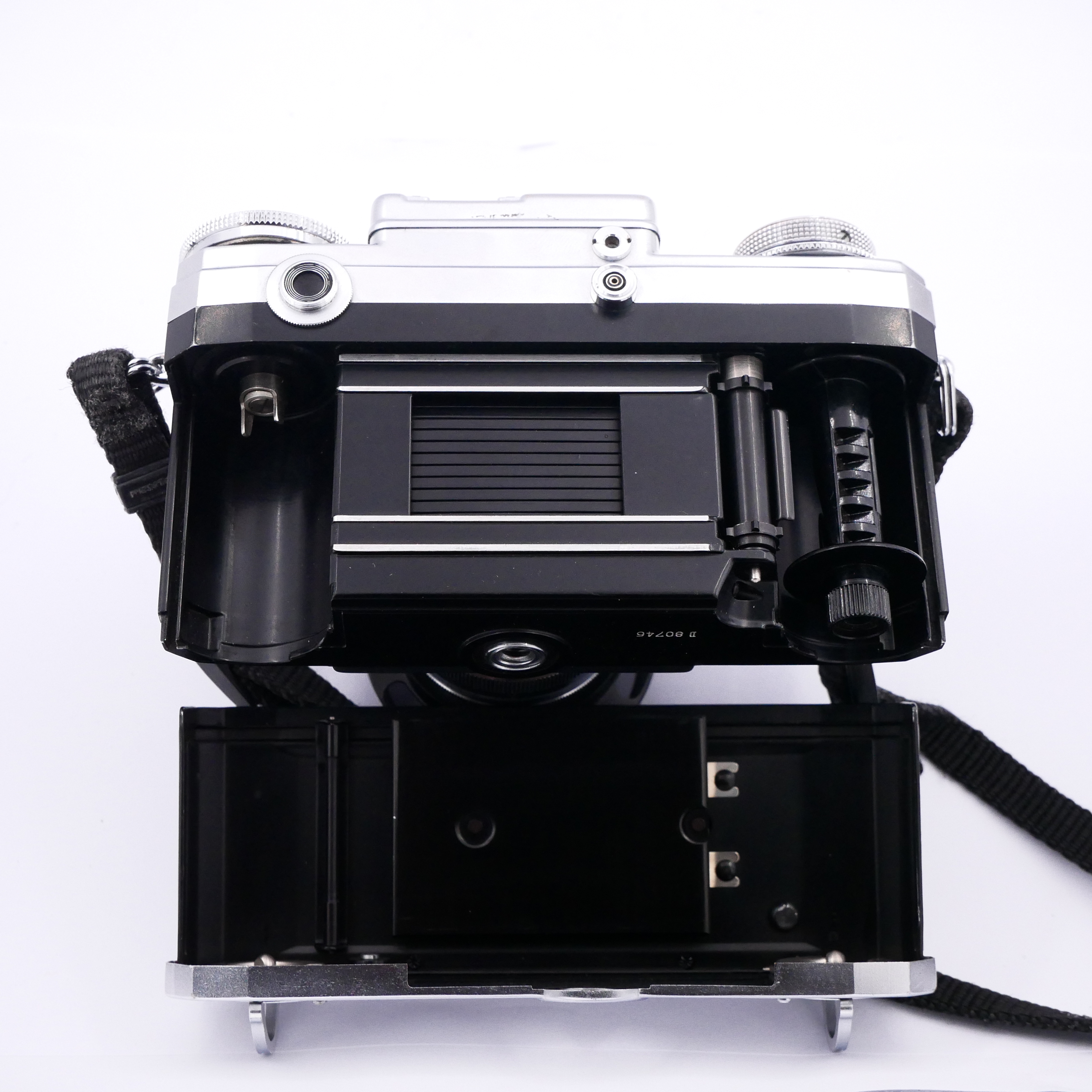 S-H-3TX9TS_4.jpg - Contax IIIa 35mm Rangefinder Camera with Zeiss 50mm F2 Lens - Image 3