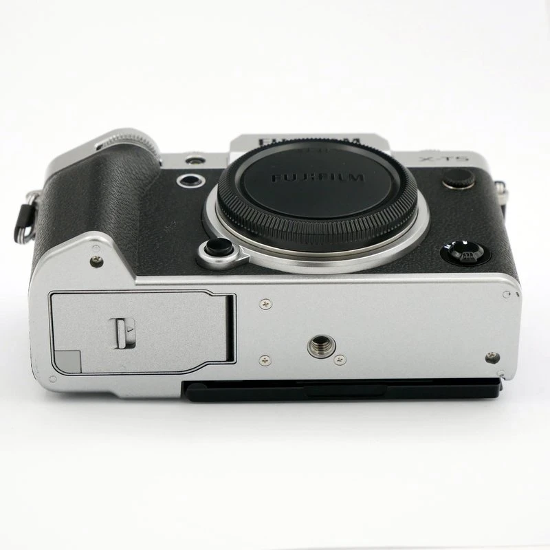 S-H-4DYL53_4.webp - Fujifilm X-T5 Body Silver - Sub 2K Frames! - Image 2