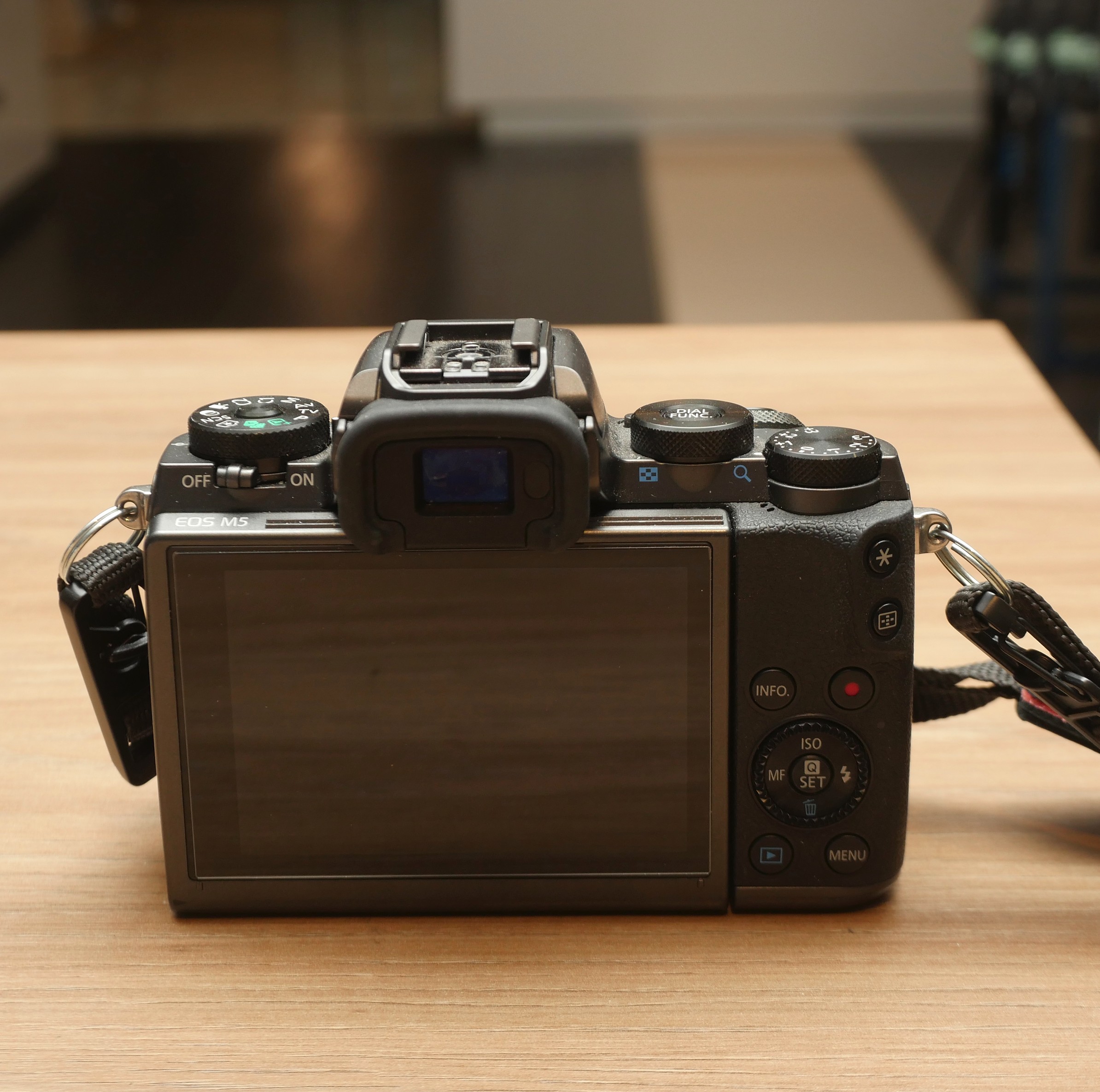 S-H-4W34NW_3.jpg - Canon EOS M5 Mirrorless camera + EF-M 22mm f/2 STM Lens - Image 2