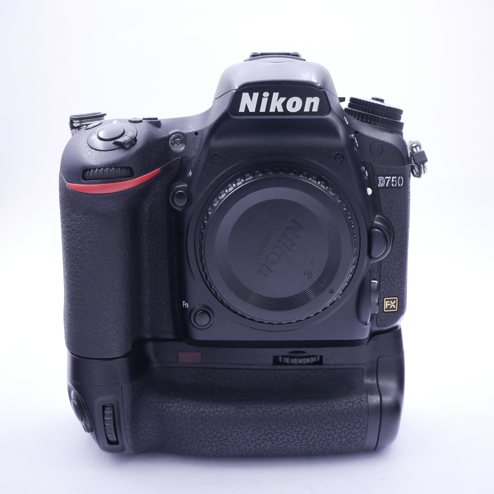 S-H-5YD8TP_1.jpg - Nikon D750 + Jupio Battery Grip - Thumbnail