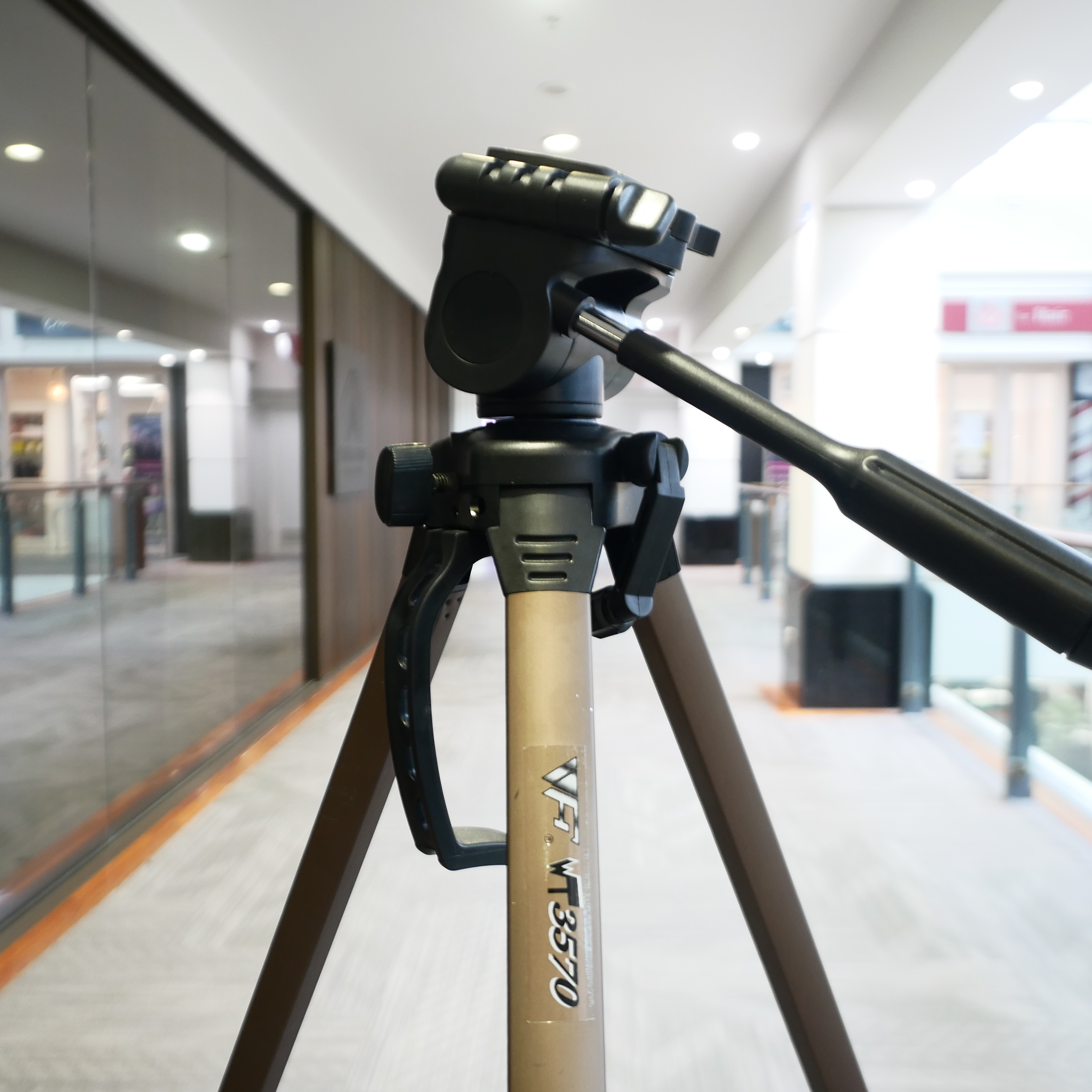 S-H-6DUEXP_2.jpg - VF-WT3570 Tripod - Image 3