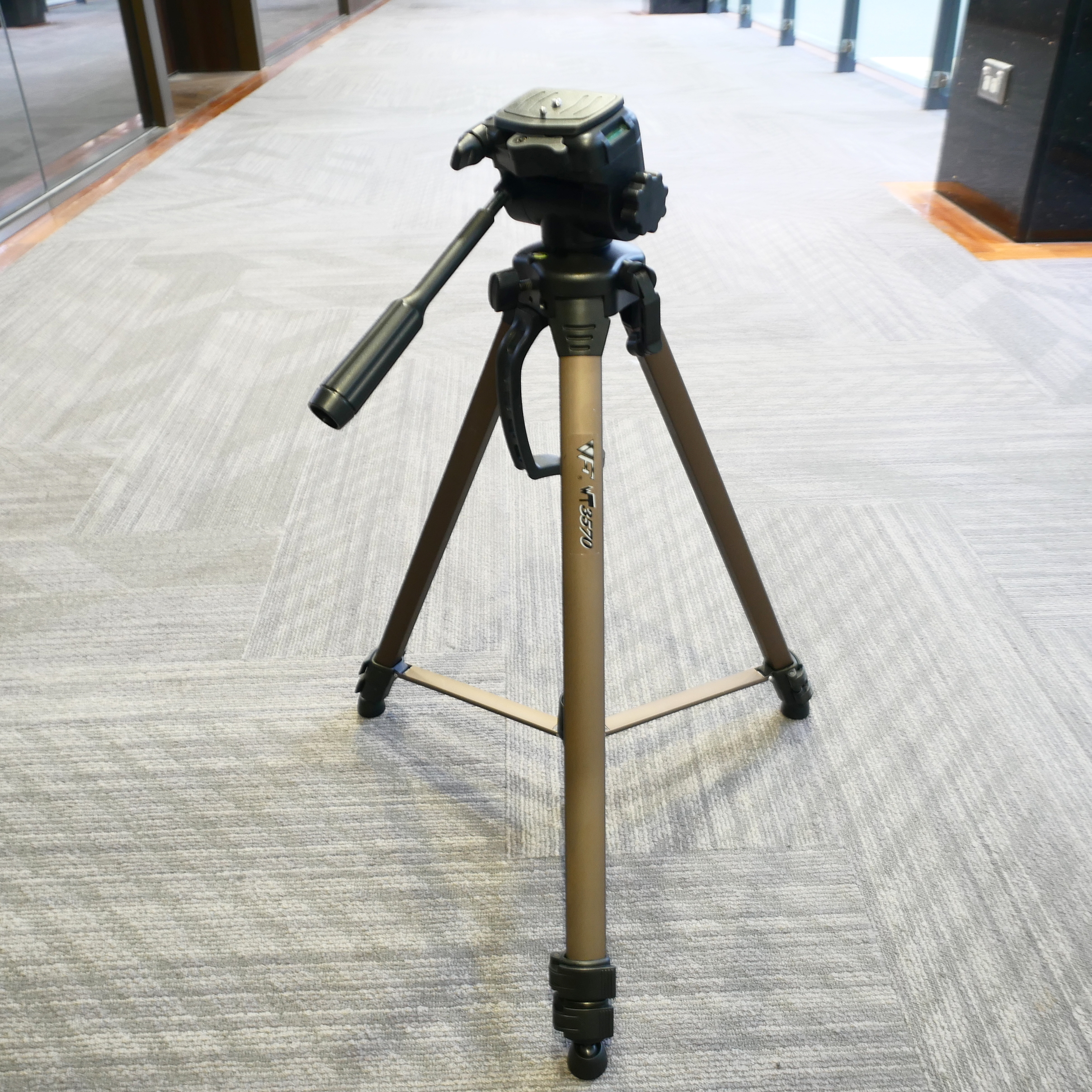 S-H-6DUEXP_5.jpg - VF-WT3570 Tripod - Image 2