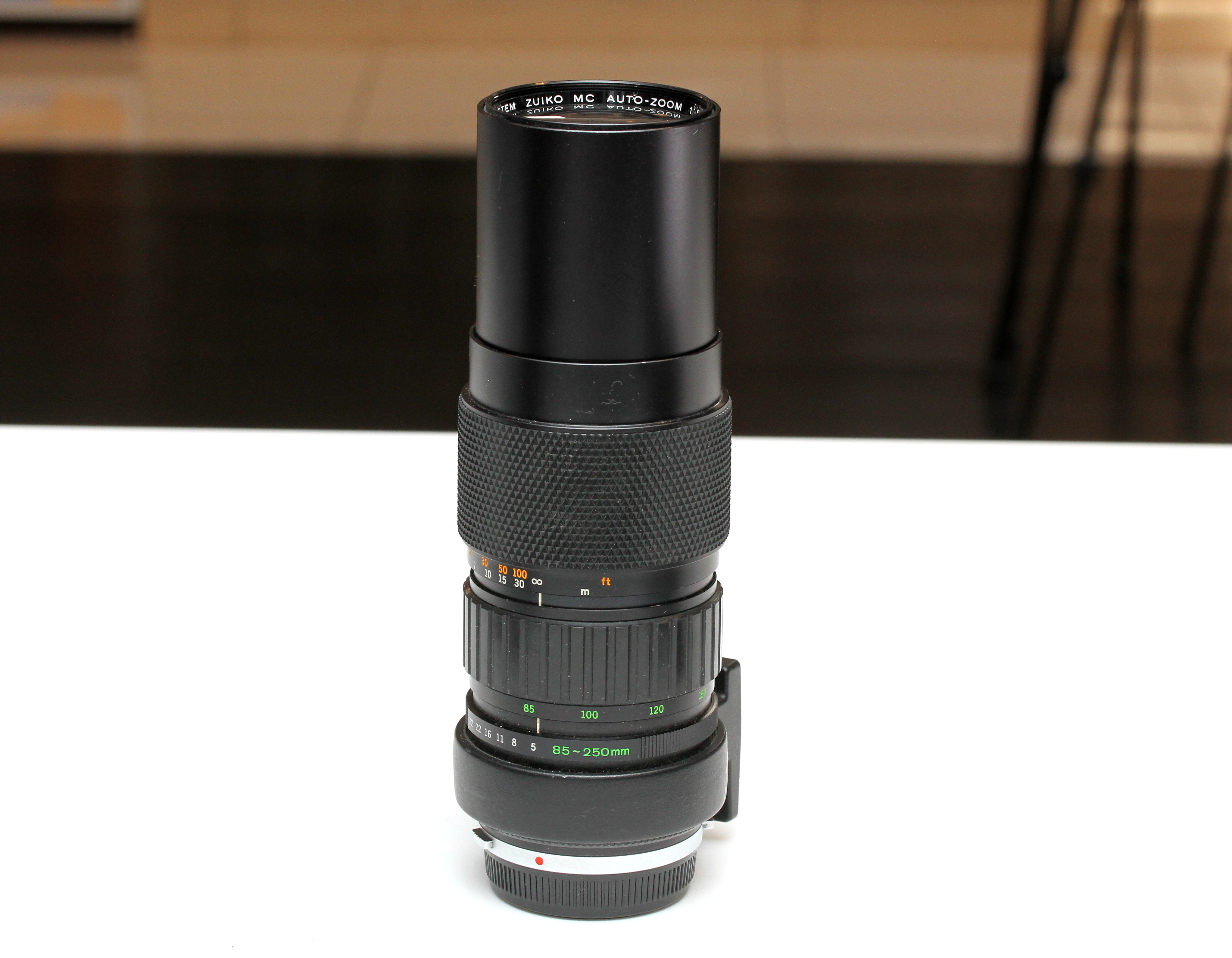 Olympus MF 85-250mm F/5 Zuiko MC auto-zoom Lens in OM mount - Best Available Image