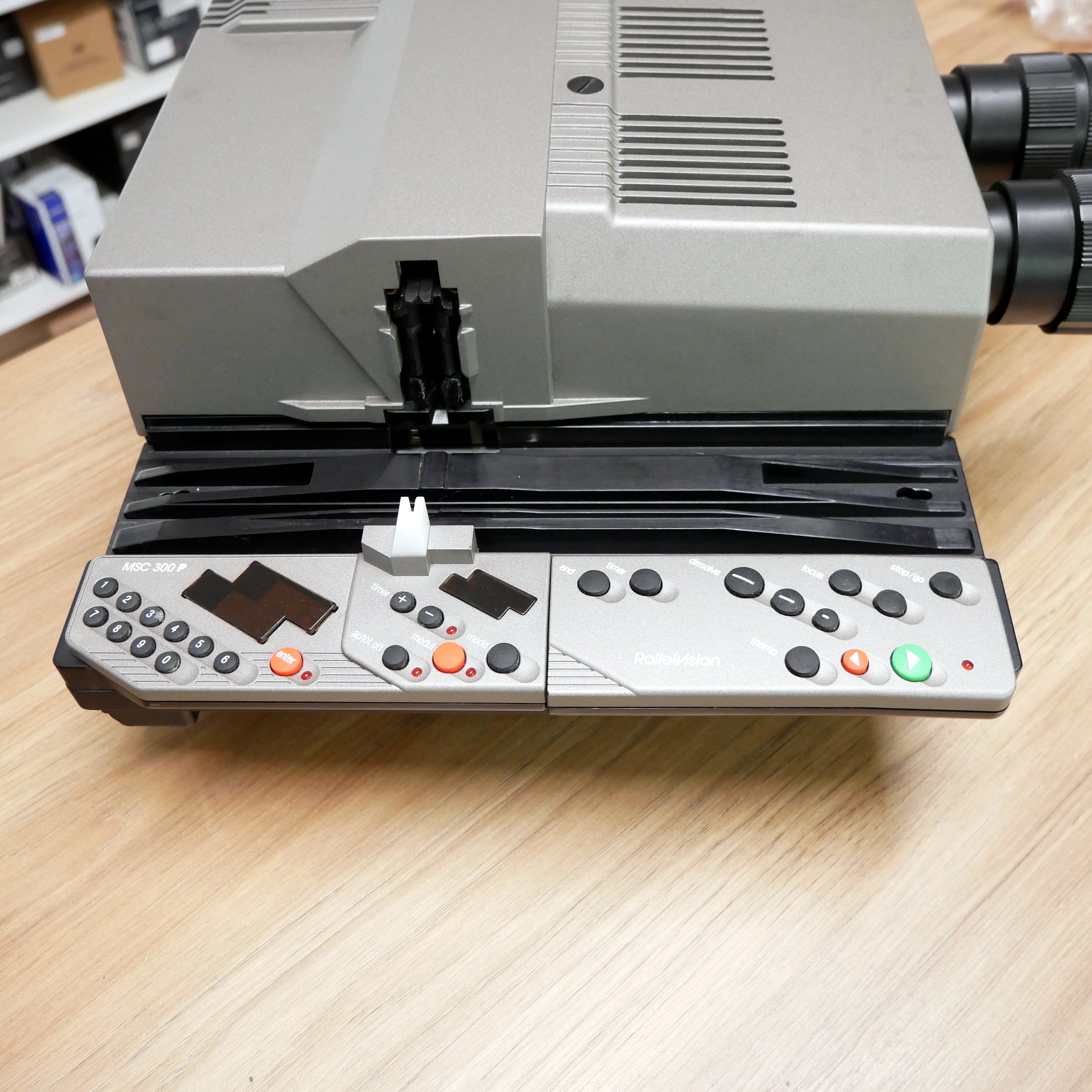P3340167.JPG - Rolleivision Twin MSC 300P Slide Projector - Image 3