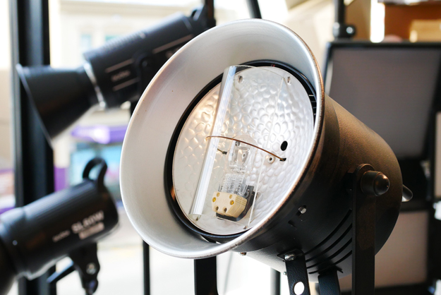 S-H-A84EC_2.jpg - IFF Q650 Light (Was $195) - Image 1