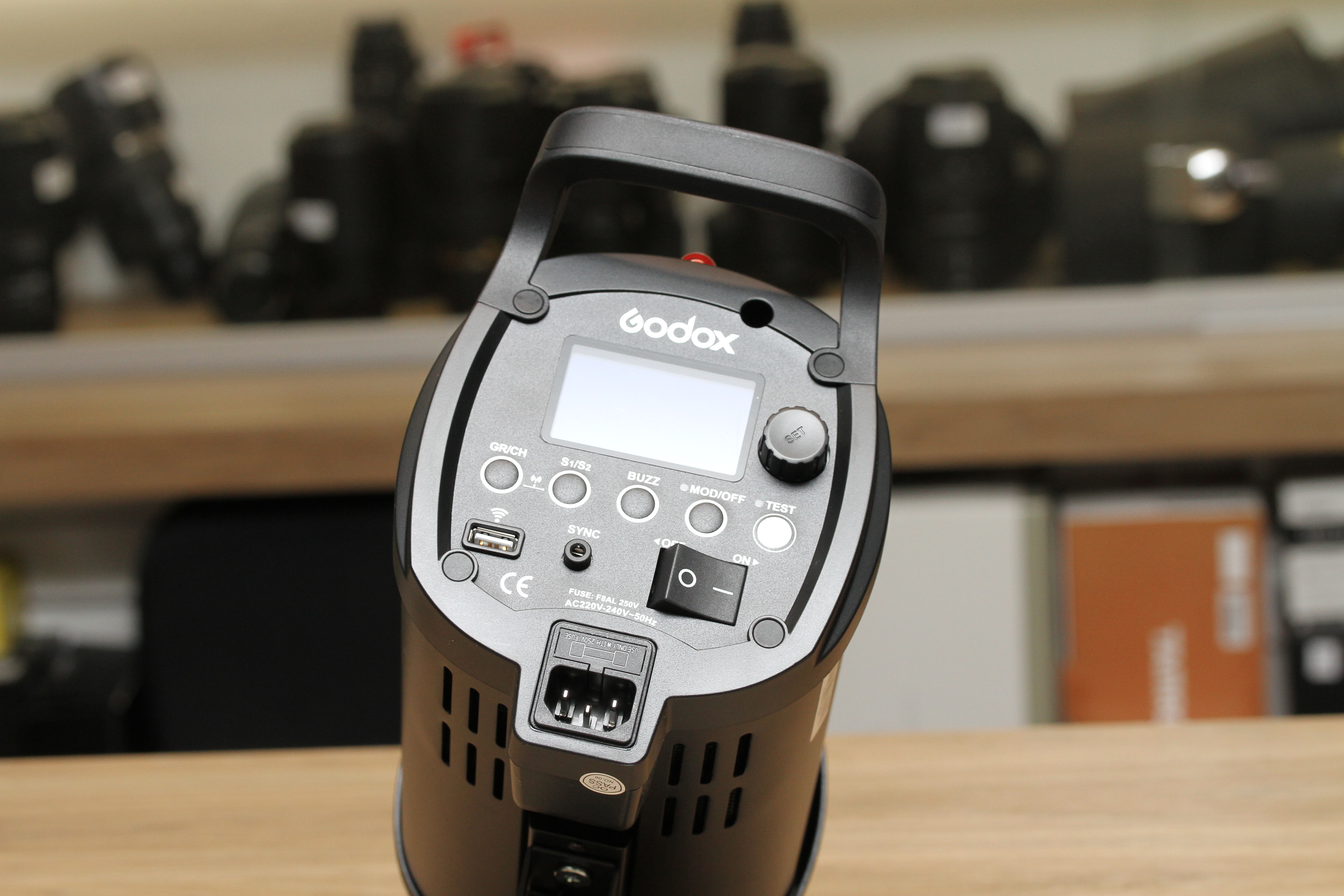 S-H-DX4H7F_3.jpg - Godox QS600 II Light - Image 2