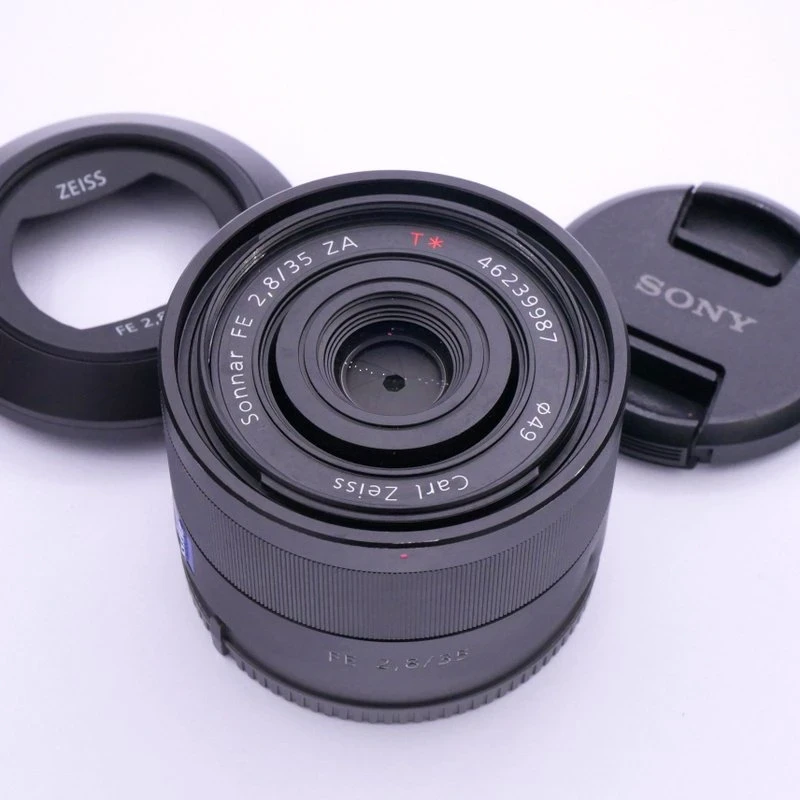 S-H-FSUYLX_2.webp - Zeiss AF 35mm F/2.8 ZA T* Sonnar Lens in Sony FE Mount - Image 2