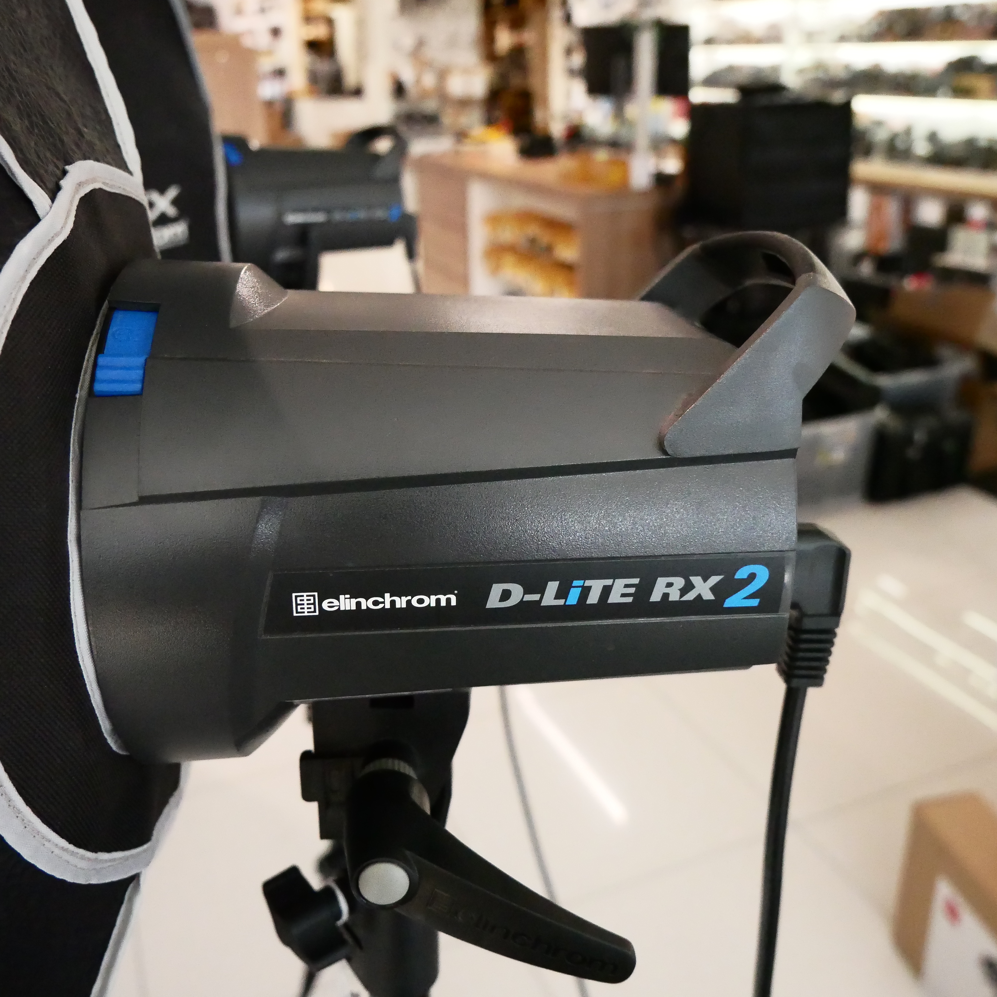 S-H-FW8WAD_4.jpg - Elinchrom D-Lite RX 2 Softbox To Go Set - Image 3