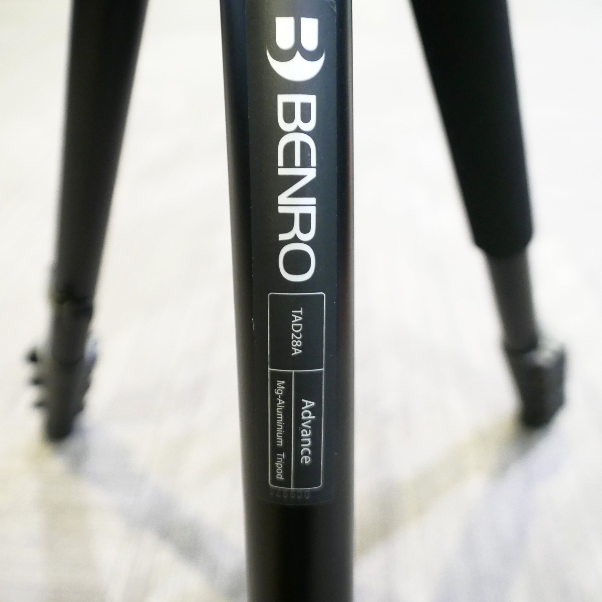 S-H-K7NPH2_4.jpg - Benro Adavance TAD28A Tripod  - Image 2
