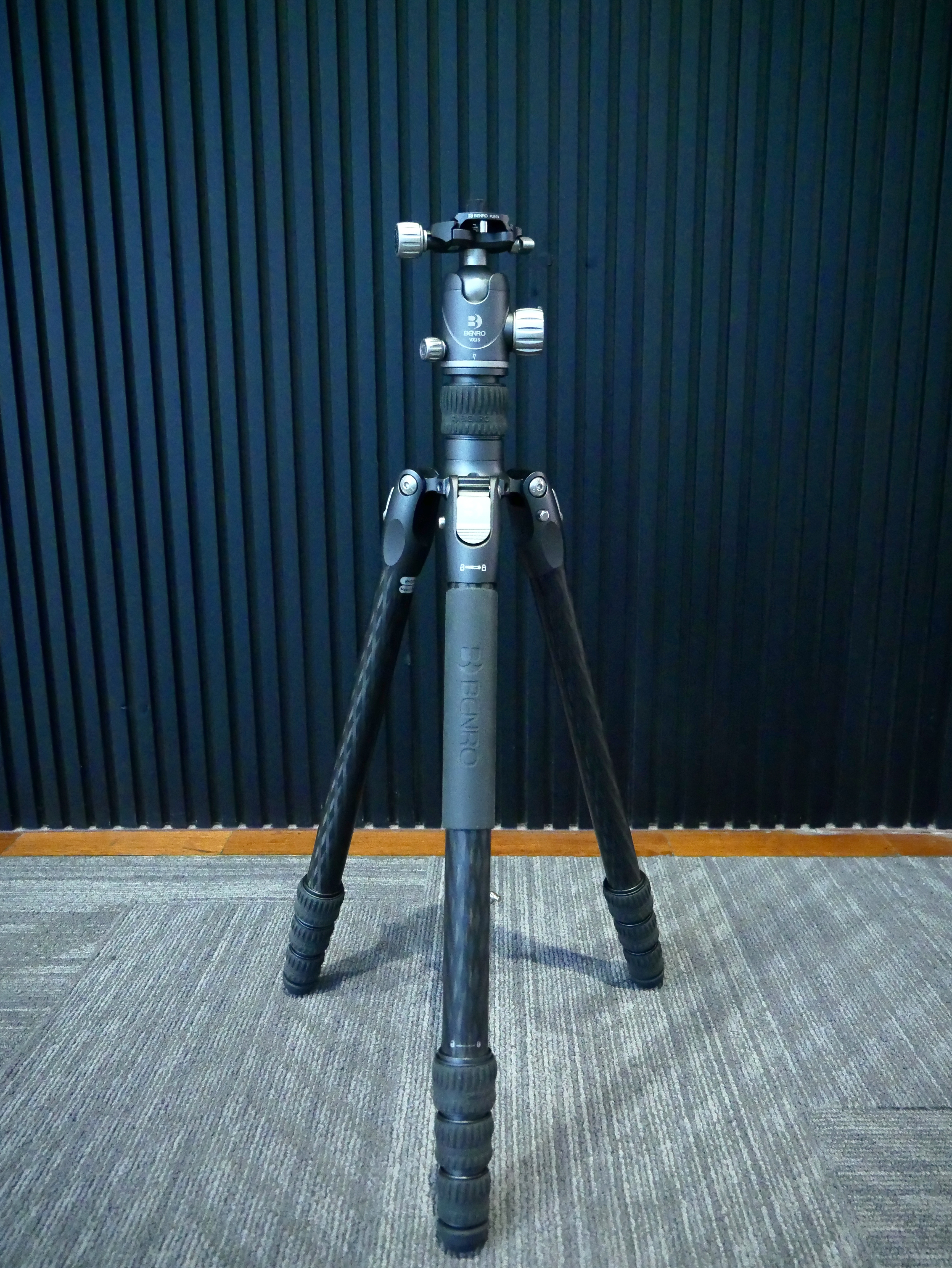 S-H-KXL9MA_3.jpg - Benro FRHN24C Carbon Fiber Tripod with VX25 Head - Image 2
