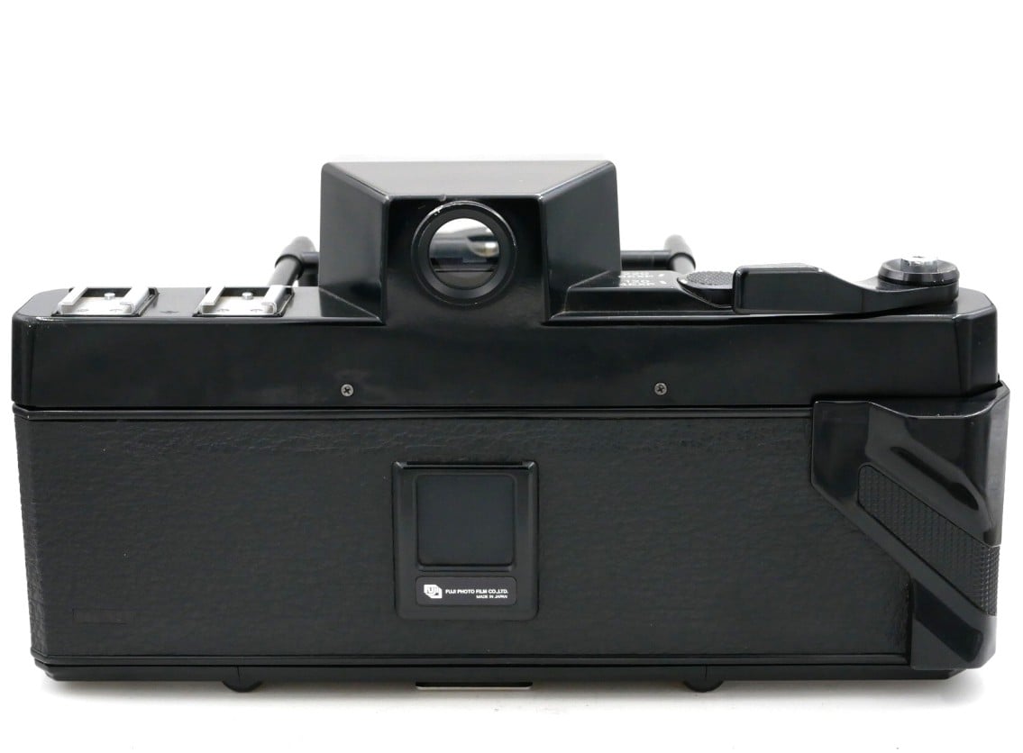 S-H-M9EX4E_4.jpg - Fujifilm G617 Professional + Center Filter + Hood + Case