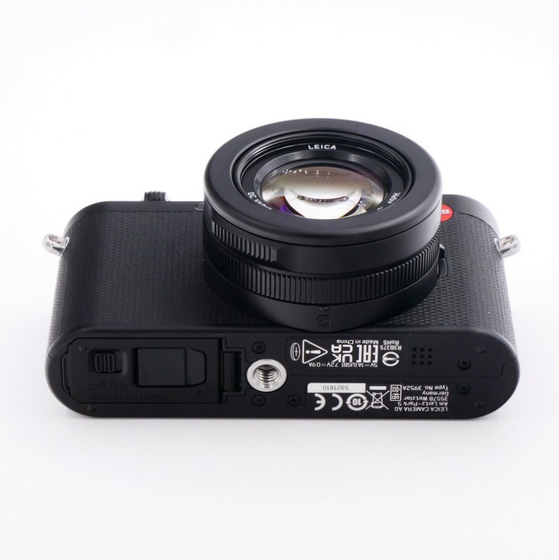 S-H-MYKHXR_4.jpg - Leica D-Lux 8 + HandGrip + Automatic Lens Cap  - Image 3