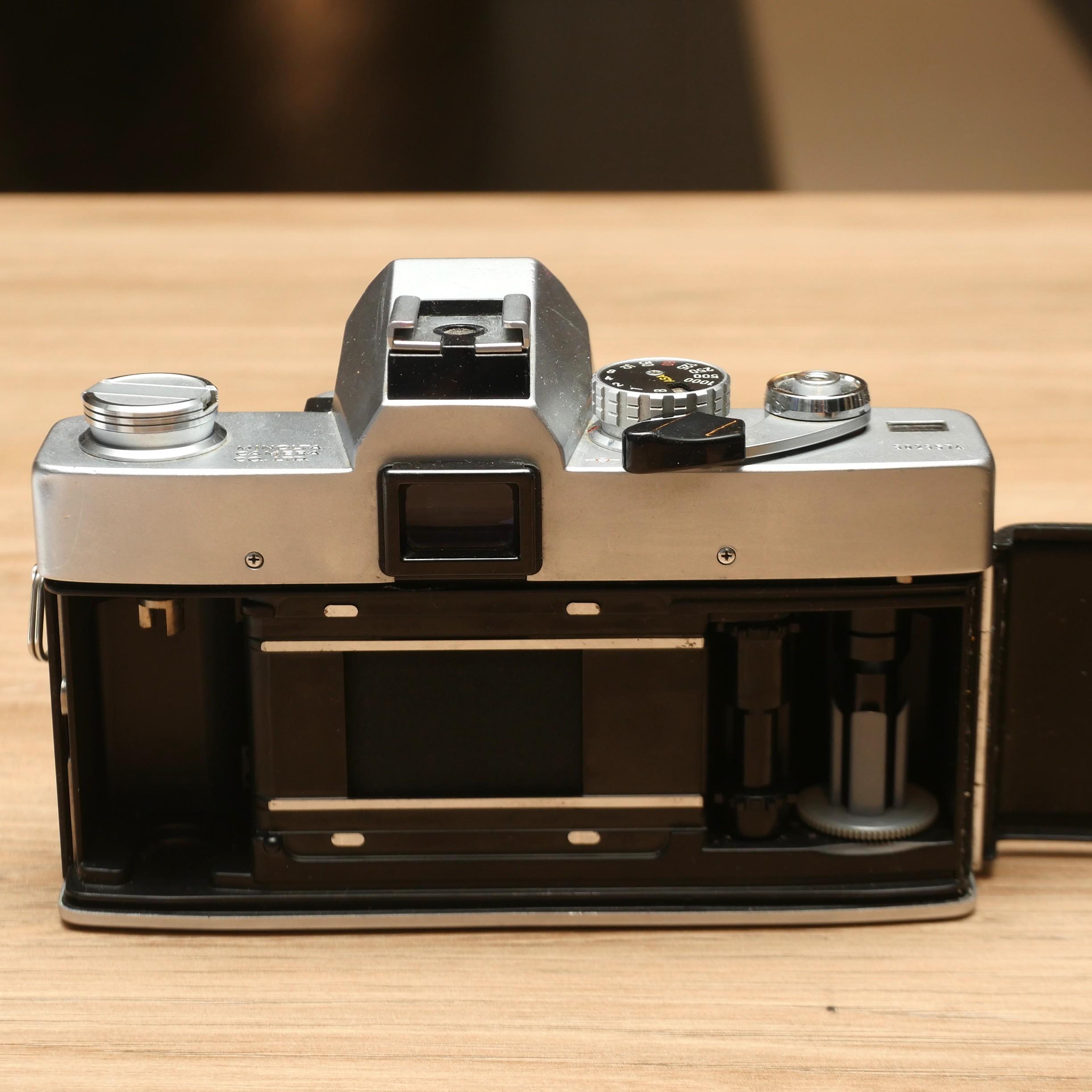S-H-NA8W8F_2.jpg - Minolta SRT303 Film Camera - Image 1