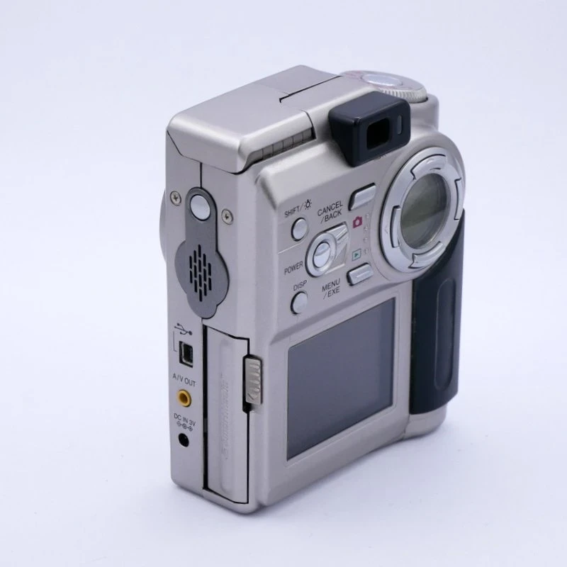 S-H-P7MP37_3.webp - Leica Digilux 4.3  - Image 2