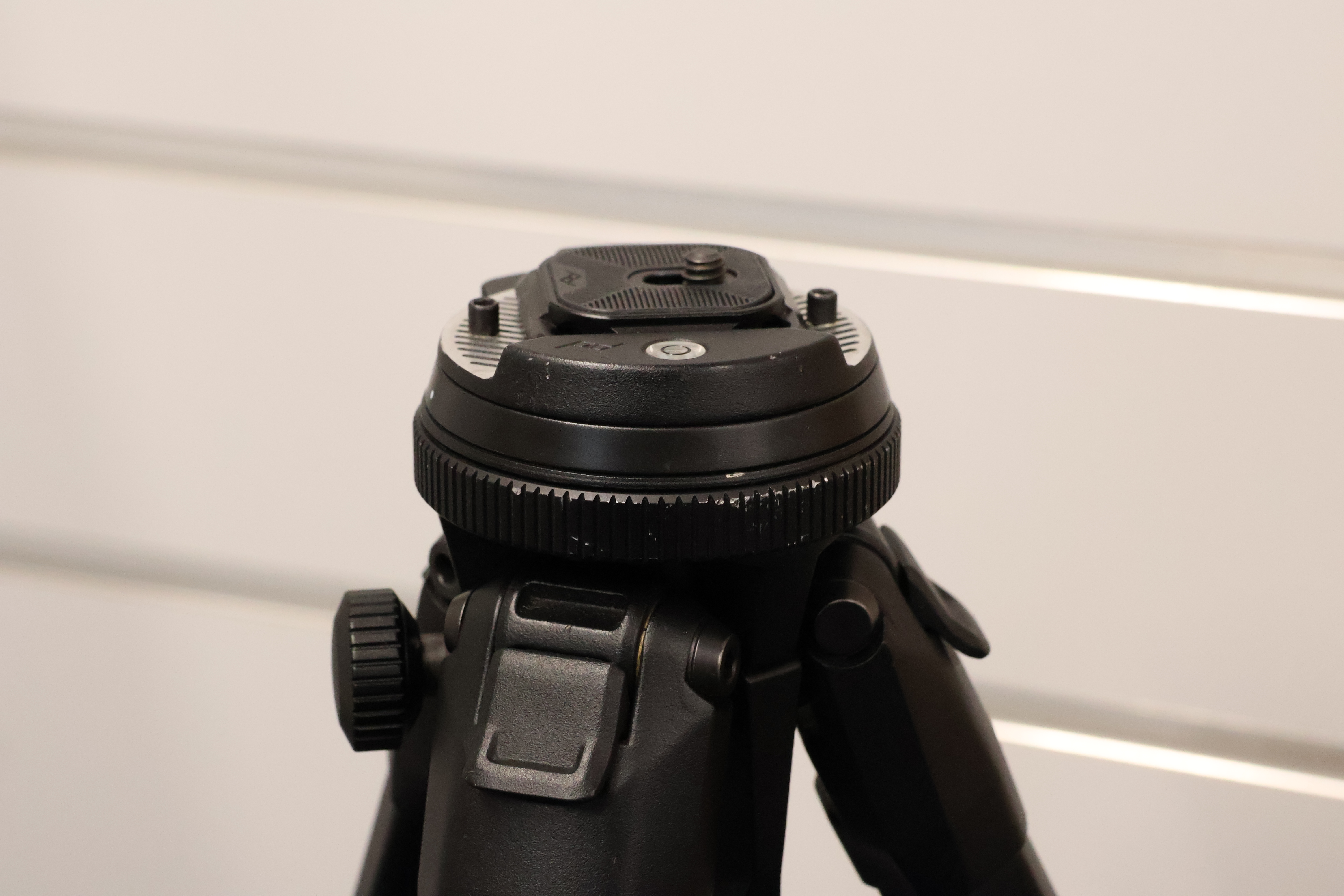 S-H-PJSWEA_2.jpg - Peak Design Aluminum Travel Tripod - Image 1