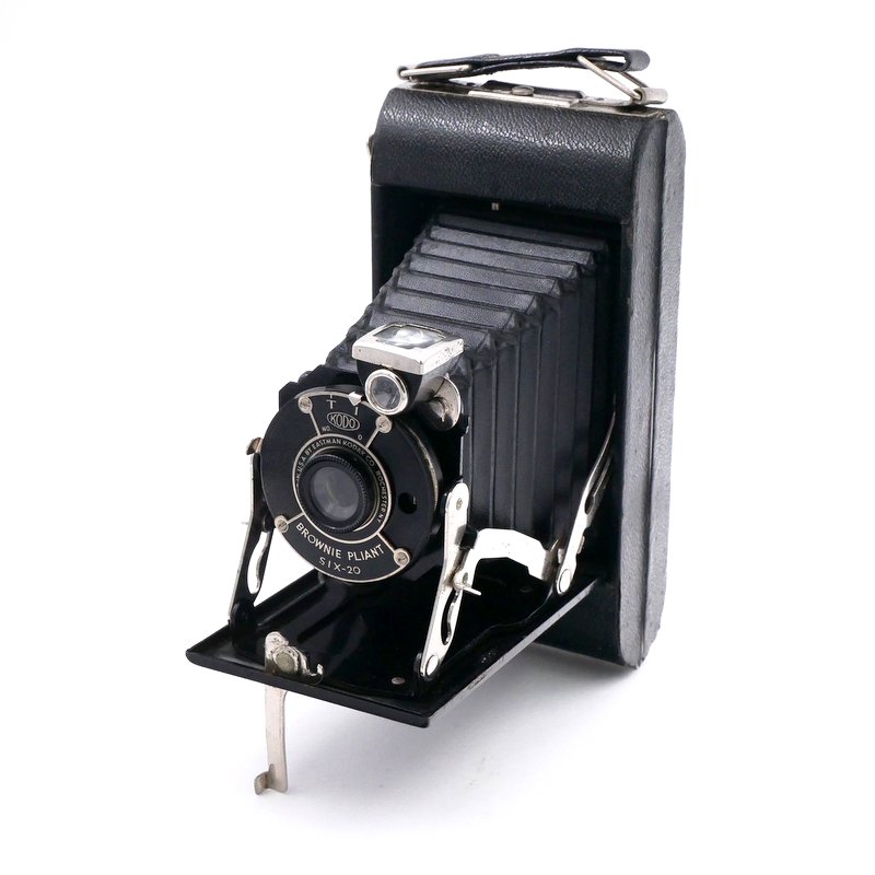 S-H-V9L8PS_1.jpg - Kodak Brownie Pliant Six-20  - Thumbnail