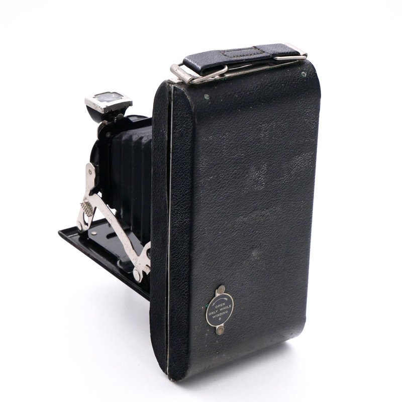 S-H-V9L8PS_2.jpg - Kodak Brownie Pliant Six-20  - Image 1