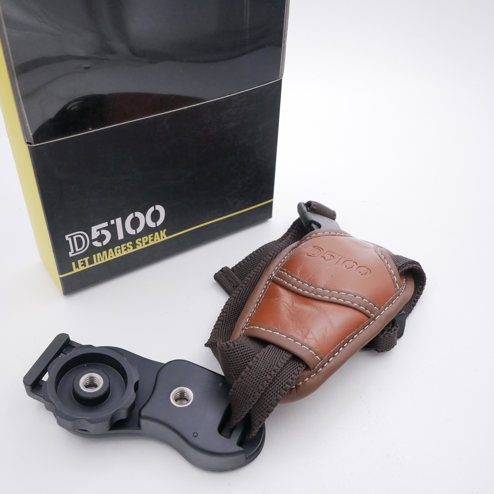 S-H-VCAKS8_1.jpg - Nikon Wrist Strap for D5100 - Thumbnail