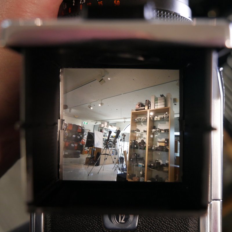 S-H-XJUSV4_9.jpg - Hasselblad 553 ELX body with Waist Level Finder and A12 back - Image 8