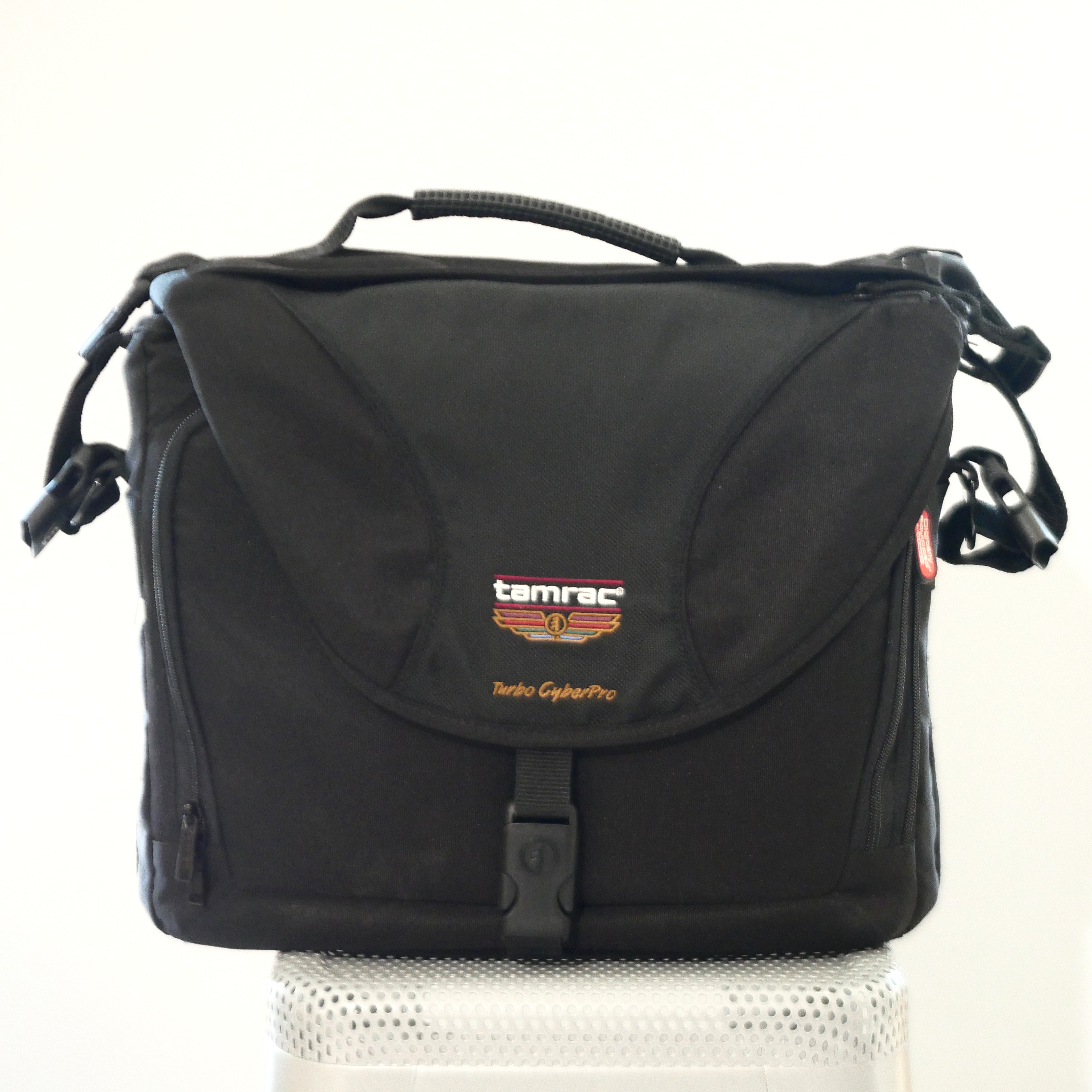 S-H-YT6WSS_1.jpg - Tamrac Messenger Turbo Cyberpro Bag - Thumbnail